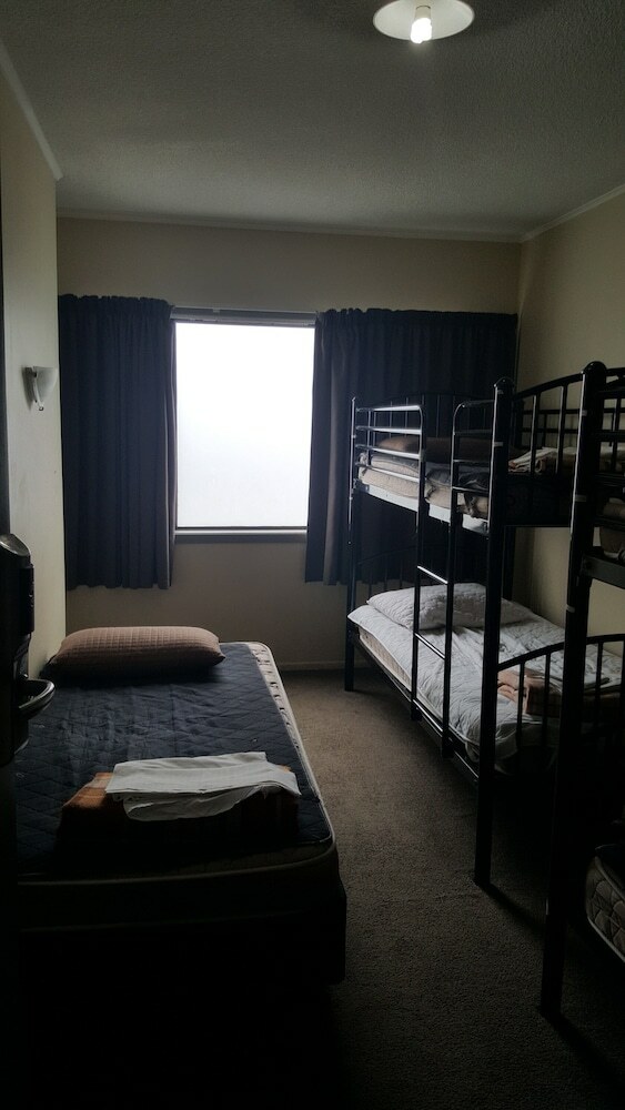 Hostal Kiwi Airport Backpackers