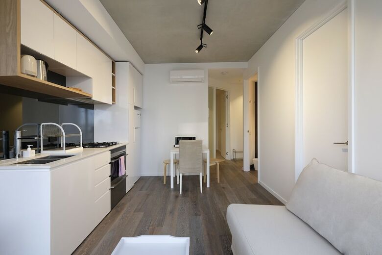 Mono Apartments On La Trobe