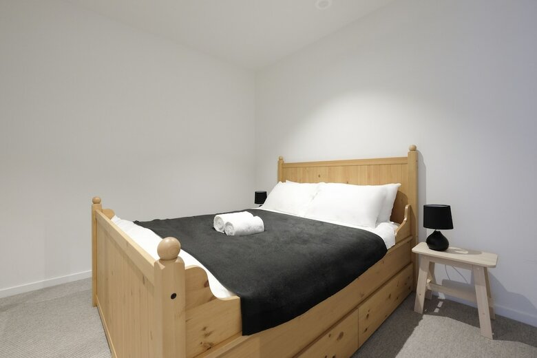 Mono Apartments On La Trobe