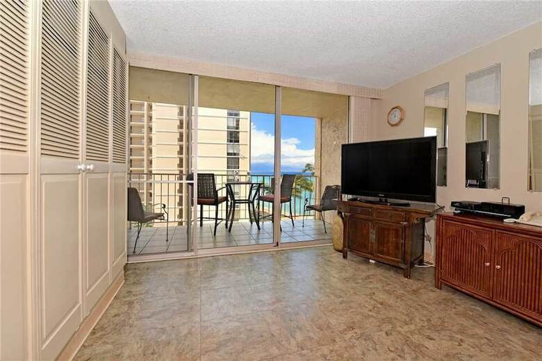 Royal Kahana #617 - Studio Condo