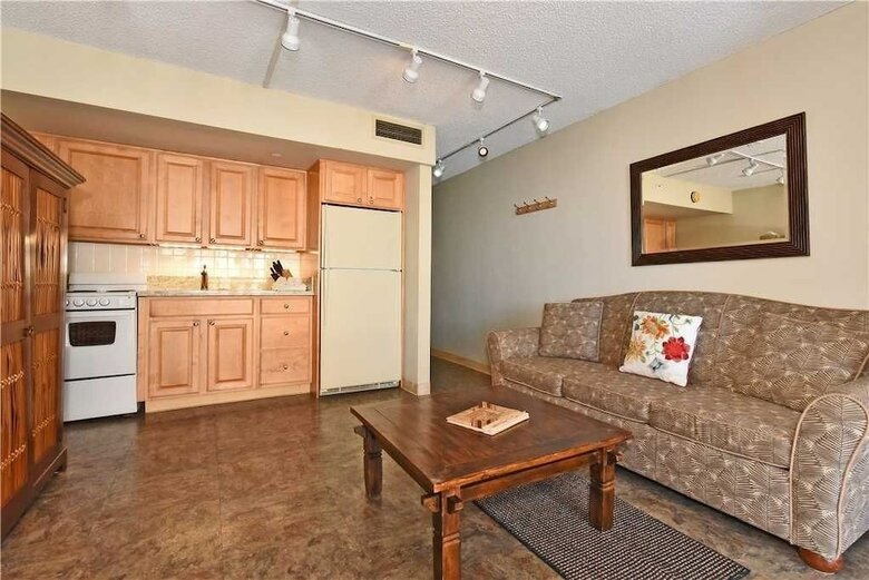 Royal Kahana #617 - Studio Condo