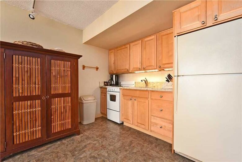 Royal Kahana #617 - Studio Condo
