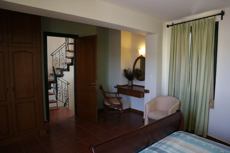 Apartamentos Orsalia Luxury Suites