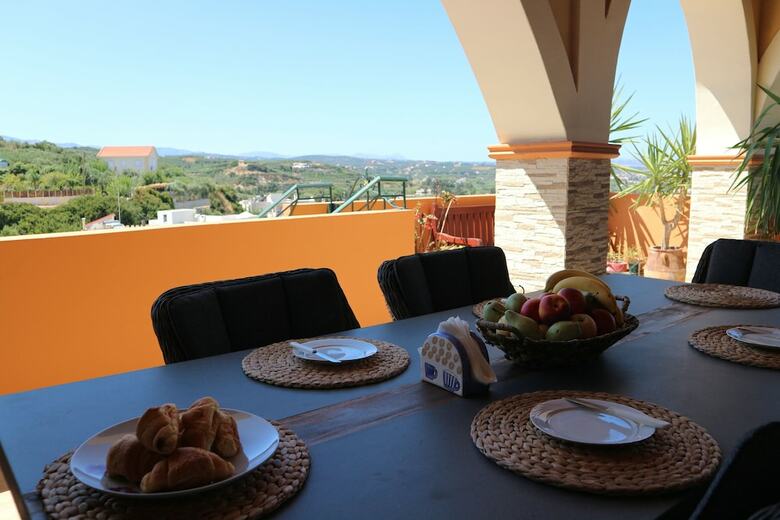 Apartamentos Orsalia Luxury Suites