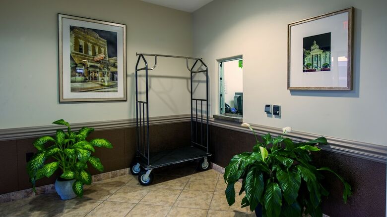 Hotel Magnolia Inn & Suites