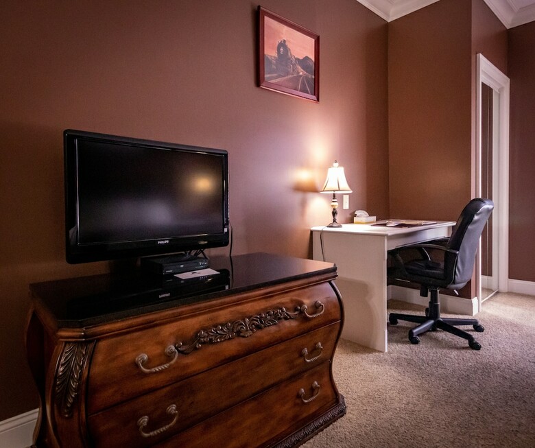 Hotel Depot Inn And Suites
