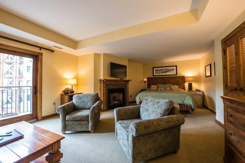 Posada Lodge At Mountaineer Square