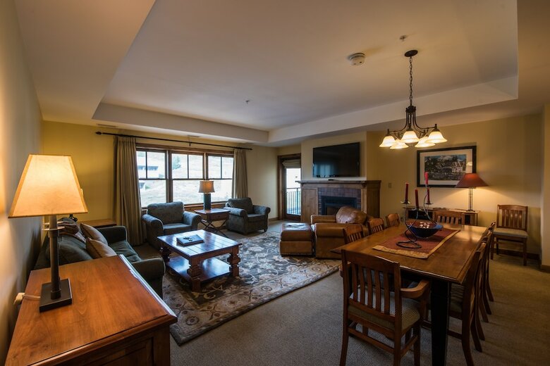 Posada Lodge At Mountaineer Square