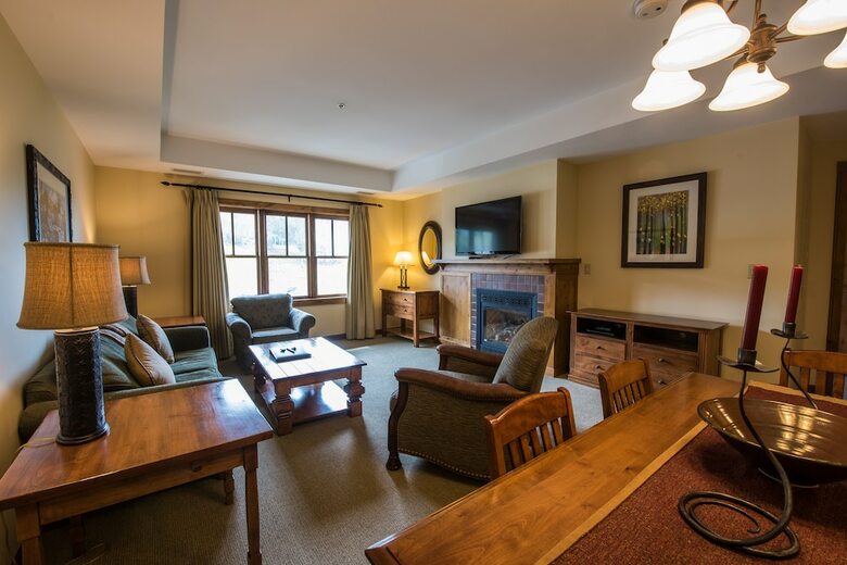 Posada Lodge At Mountaineer Square
