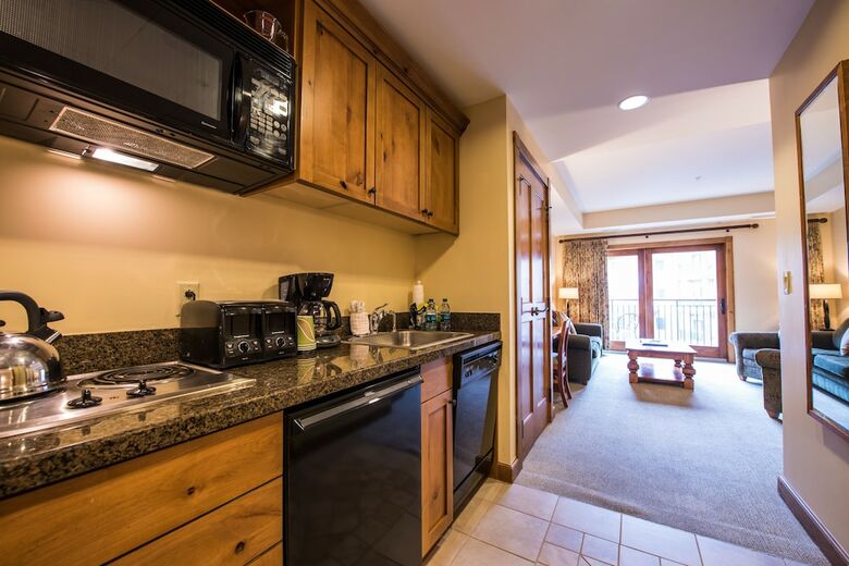 Posada Lodge At Mountaineer Square