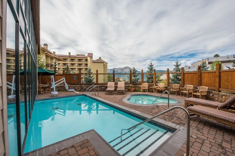 Posada Lodge At Mountaineer Square