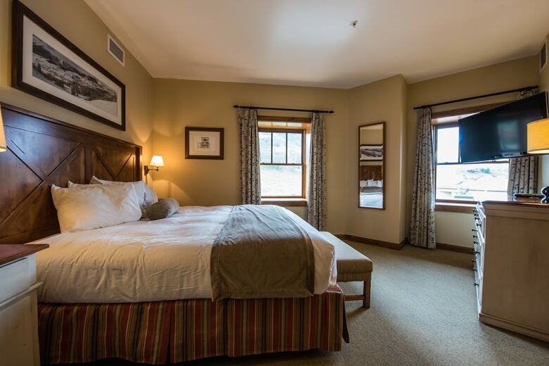 Posada Lodge At Mountaineer Square