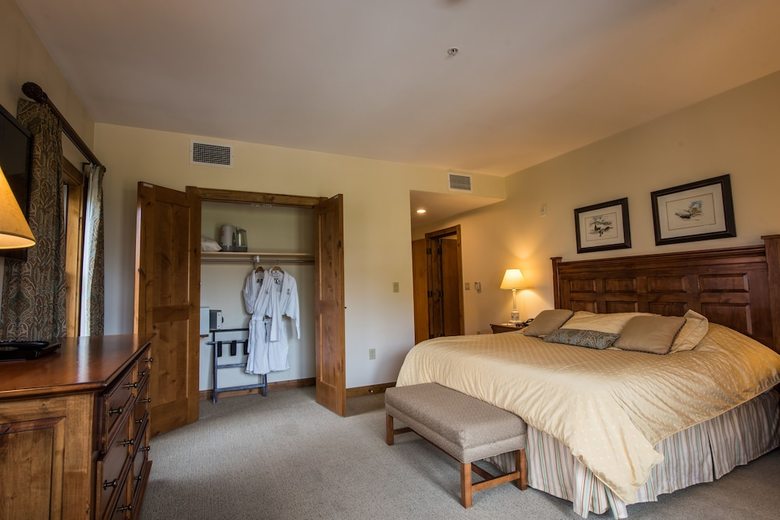Posada Lodge At Mountaineer Square