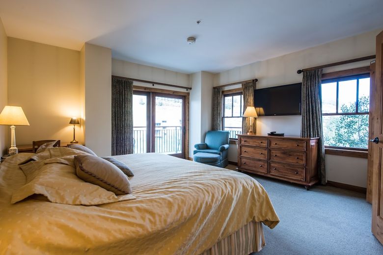 Posada Lodge At Mountaineer Square