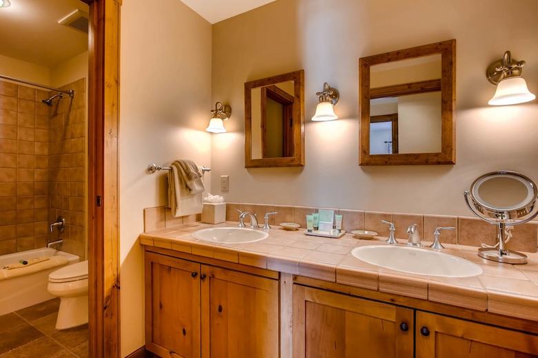 Posada Lodge At Mountaineer Square