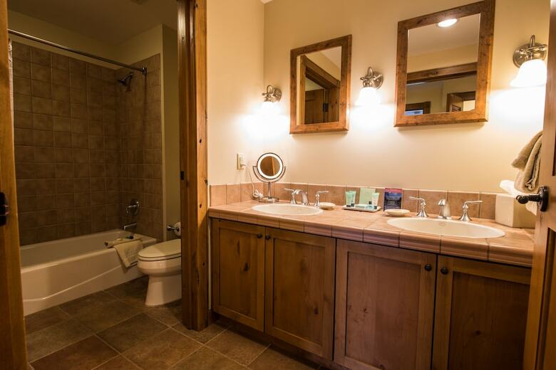 Posada Lodge At Mountaineer Square
