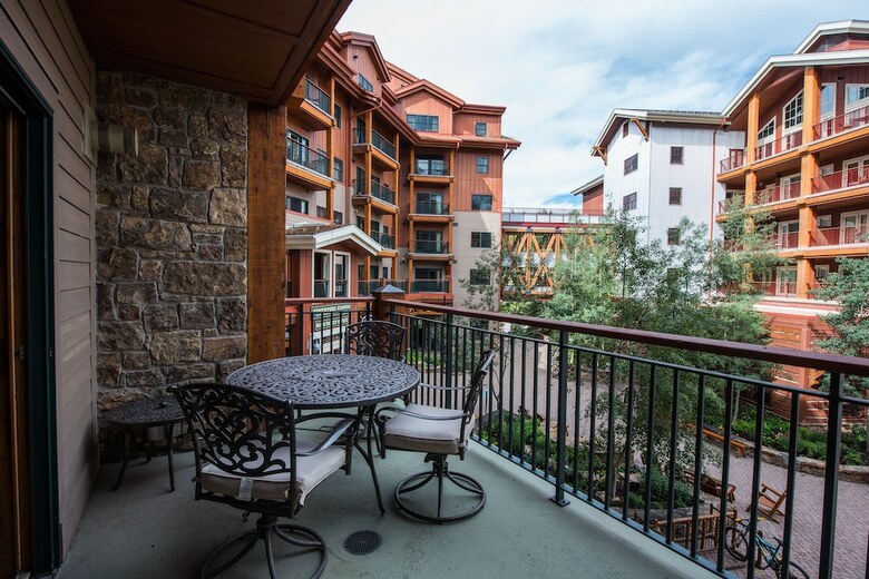 Posada Lodge At Mountaineer Square