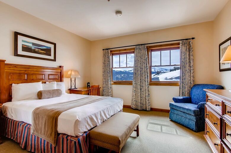Posada Lodge At Mountaineer Square