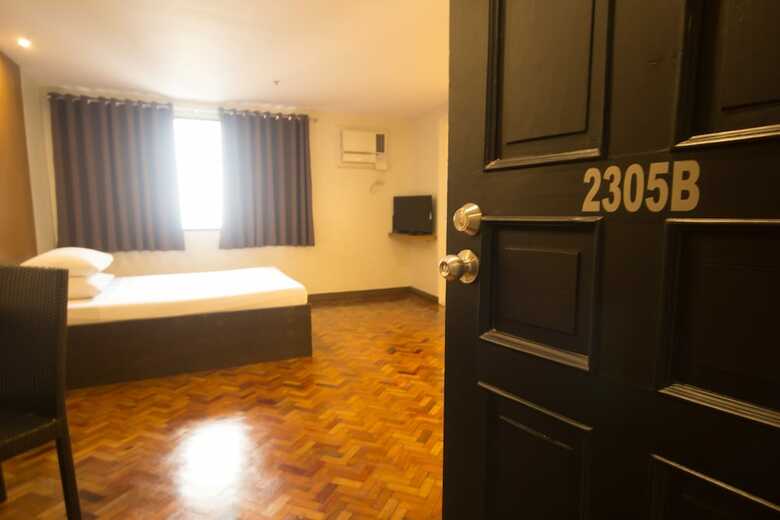 Hotel Salcedo Suites At Lpl Manor