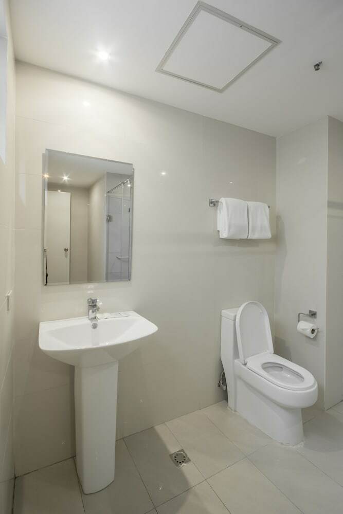 Hotel Salcedo Suites At Lpl Manor