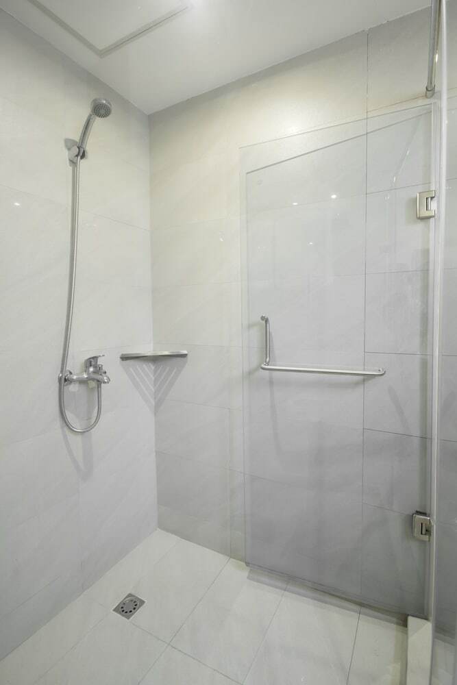 Hotel Salcedo Suites At Lpl Manor