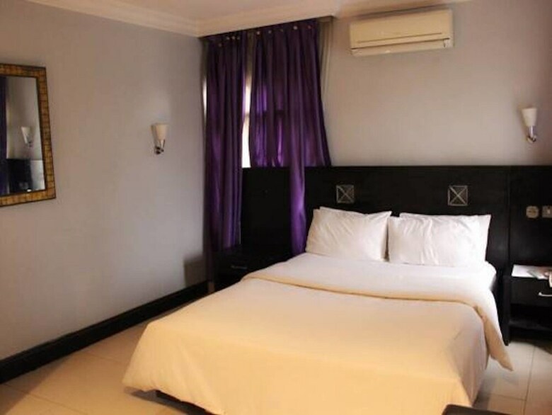 Hotel The Hedge Suites