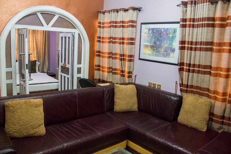 Hotel Rita's Events And Suites