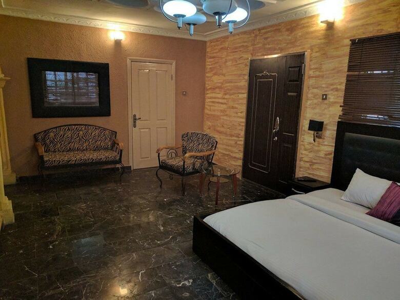 Porschester Hotel And Suite