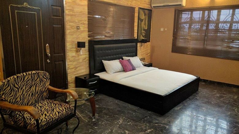 Porschester Hotel And Suite