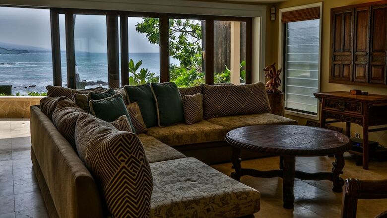 Alii Point Oceanfront By Redawning