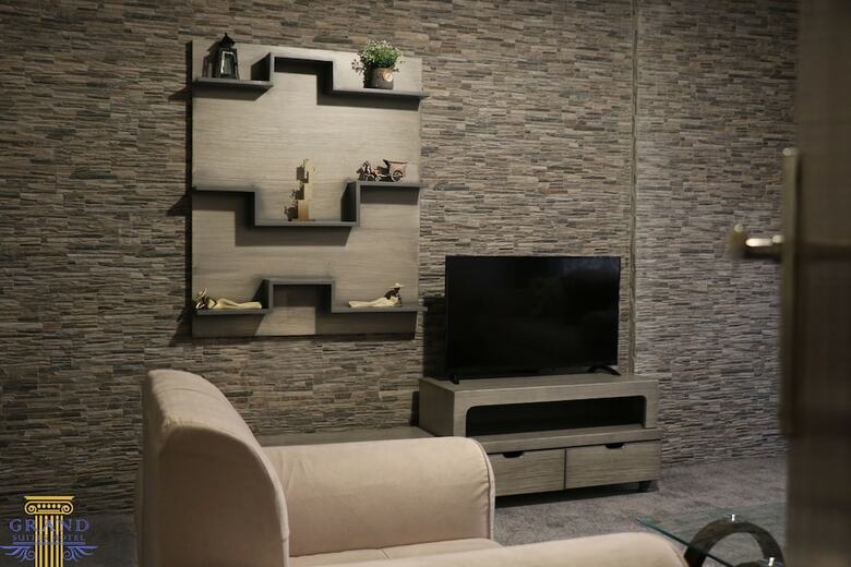 Grand Suites Hotel