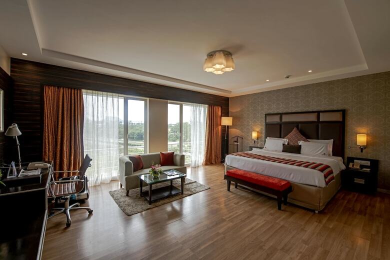 Express Inn The Business Luxury Hotel