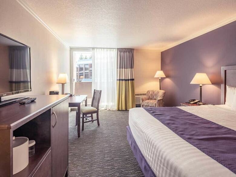 University Place Hotel & Conference Center