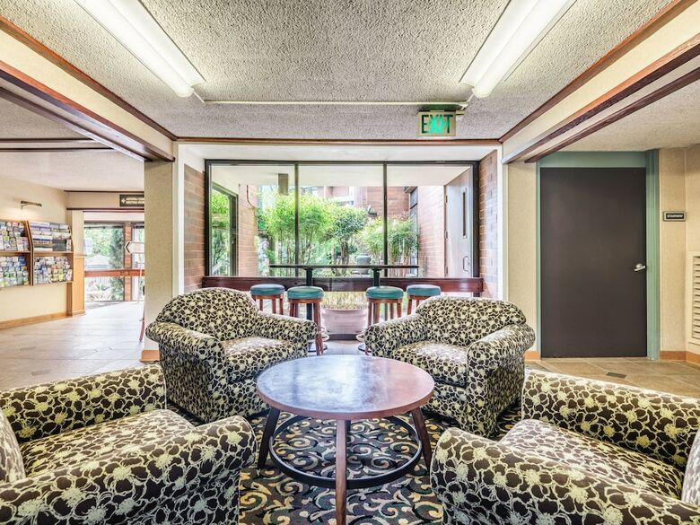 University Place Hotel & Conference Center