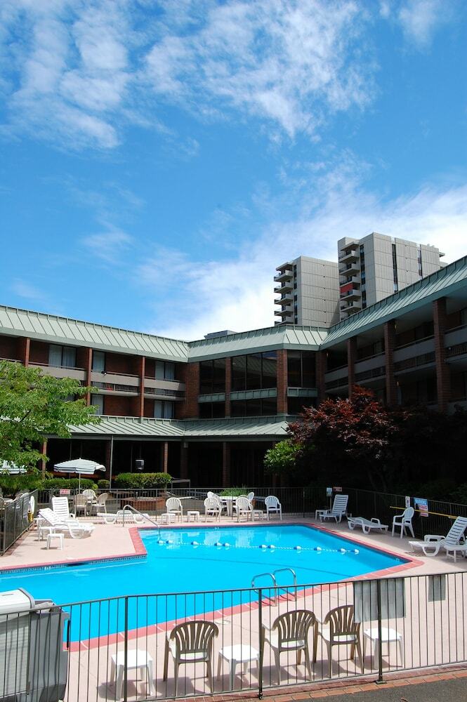 University Place Hotel & Conference Center