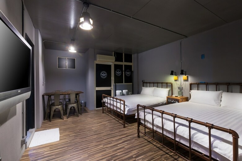 Bed & Breakfast Peace Prison Caf� Inn