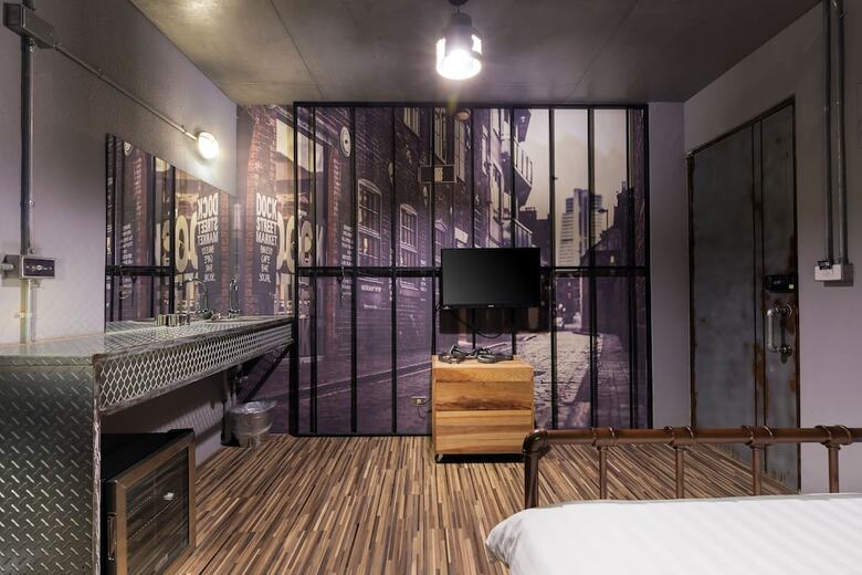 Bed & Breakfast Peace Prison Caf� Inn