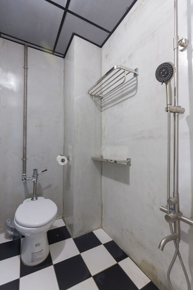 Bed & Breakfast Peace Prison Caf� Inn