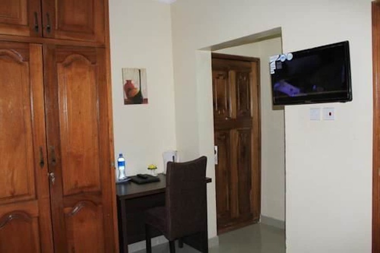 Hotel Tyndale Residence Ltd