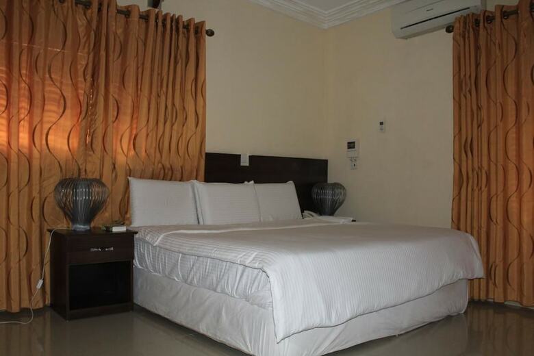 Hotel Tyndale Residence Ltd