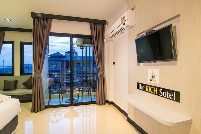Hotel The Rich Sotel