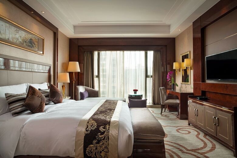 Embassador International Hotel