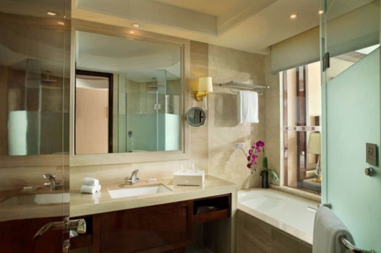 Embassador International Hotel