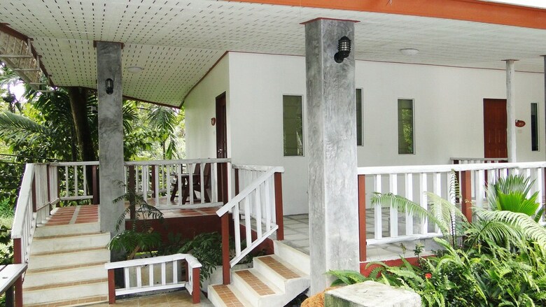 Hotel Baan Suan Chong Khao Resort