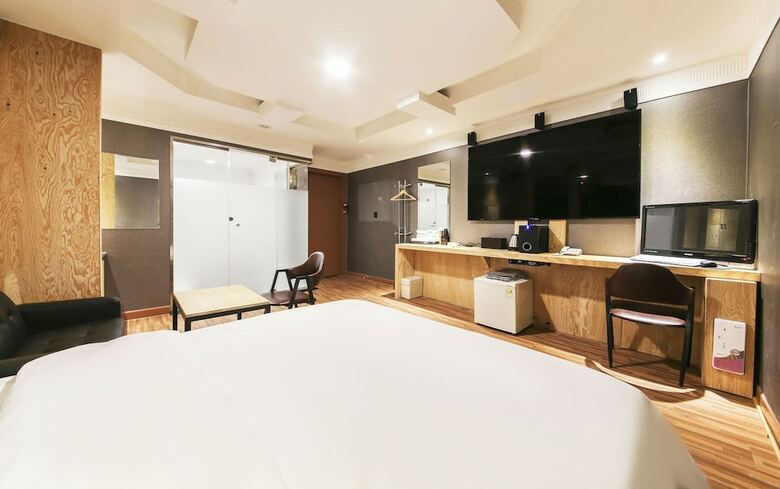 Hotel 7