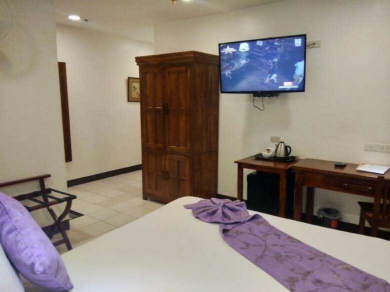 Safari Lodge Baguio By Log Cabin Hotel