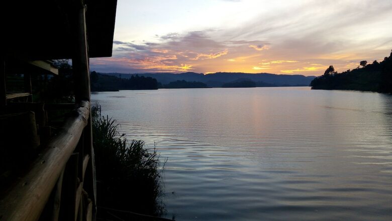 Posada Lake Bunyonyi Rock Resort