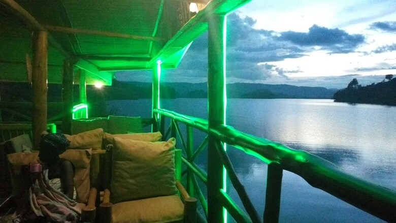 Posada Lake Bunyonyi Rock Resort