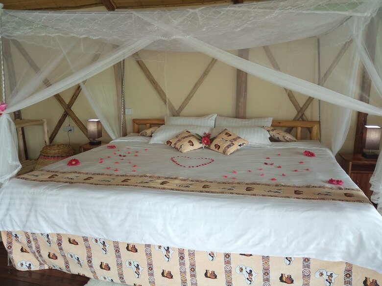 Posada Lake Bunyonyi Rock Resort