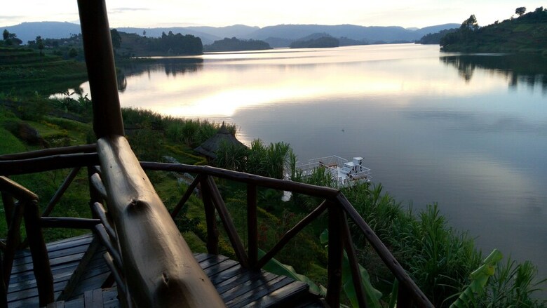 Posada Lake Bunyonyi Rock Resort
